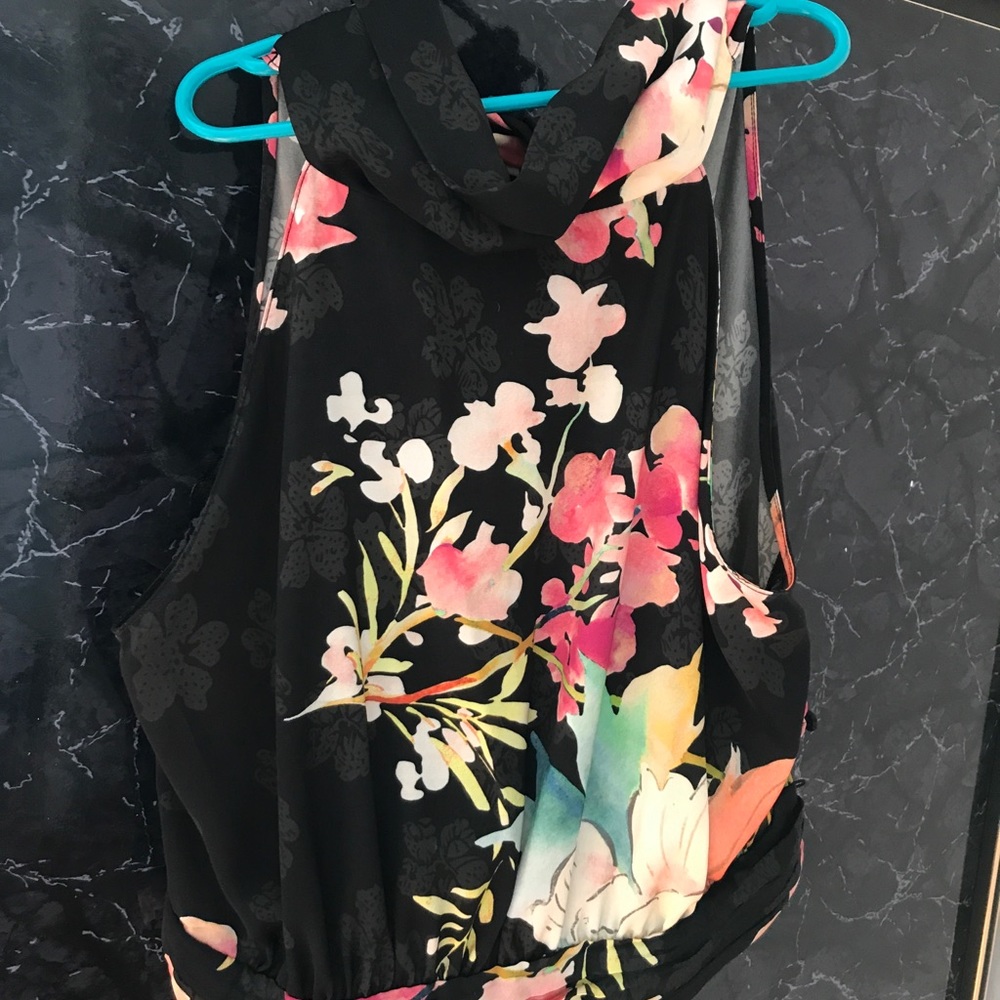 Zara Beautiful top col montantdécolleté en v dos
